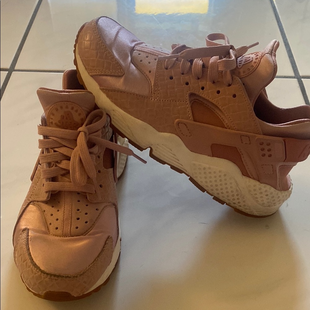 Pink Nike air Huaraches